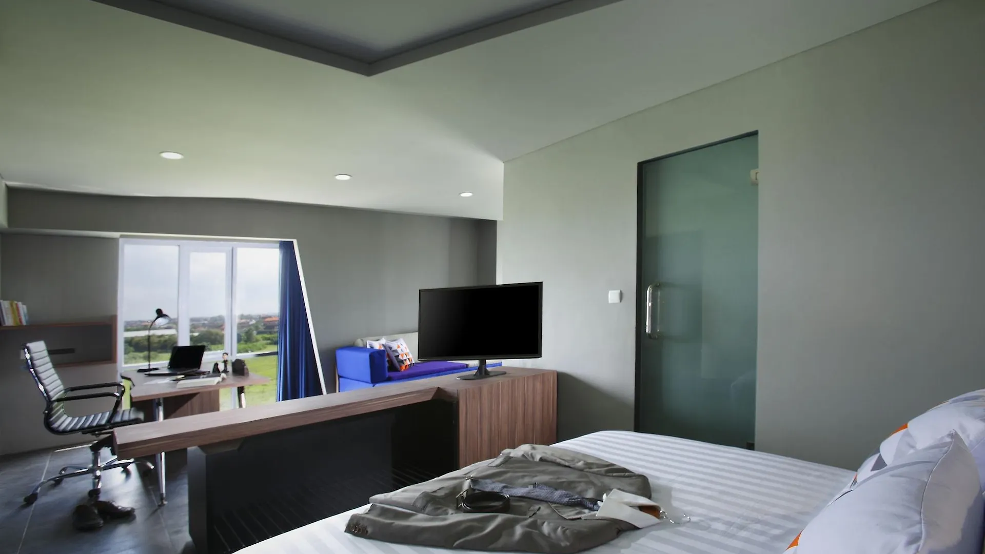 Berry Biz Hotel Seminyak