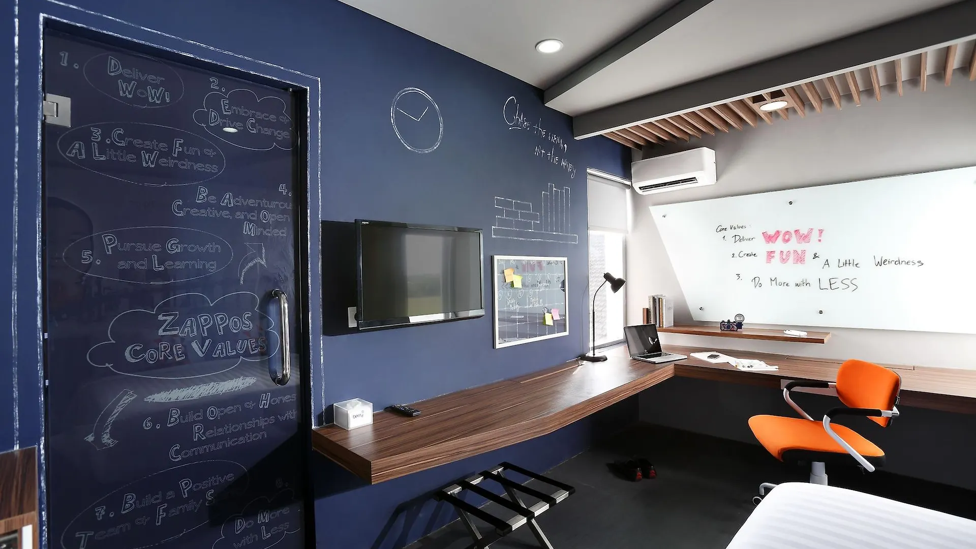 Berry Biz Hotel Seminyak