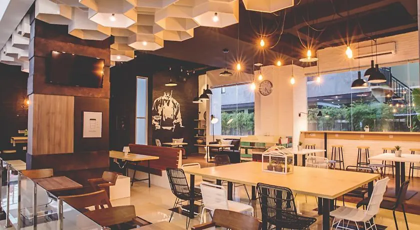 Berry Biz Hotel Seminyak