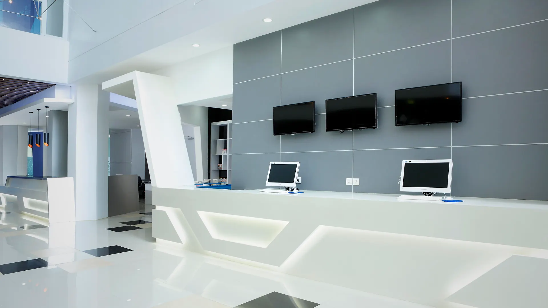 Berry Biz Hotel Seminyak