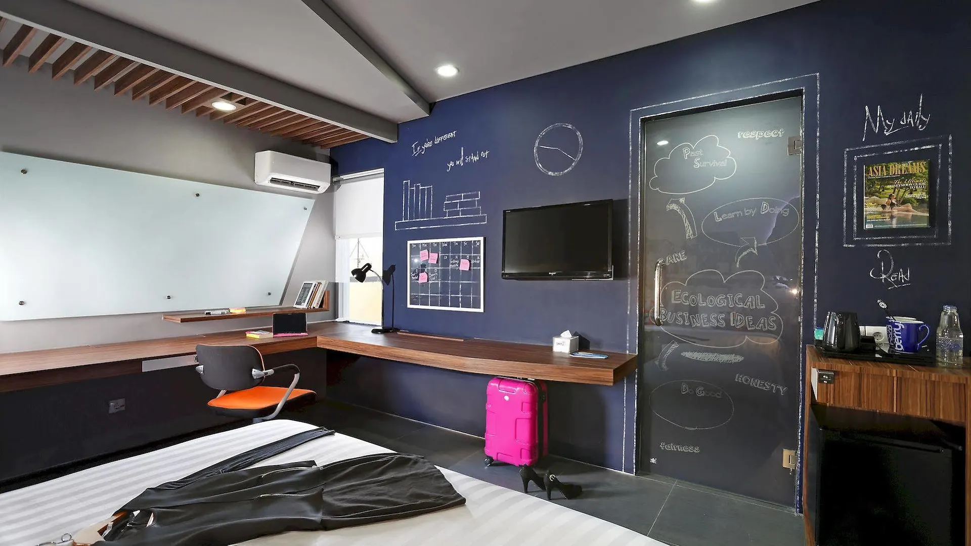 Berry Biz Hotel Seminyak